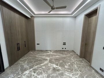 Room in 4 BHK Builder Floor at Safdarjung Enclave – for Sale