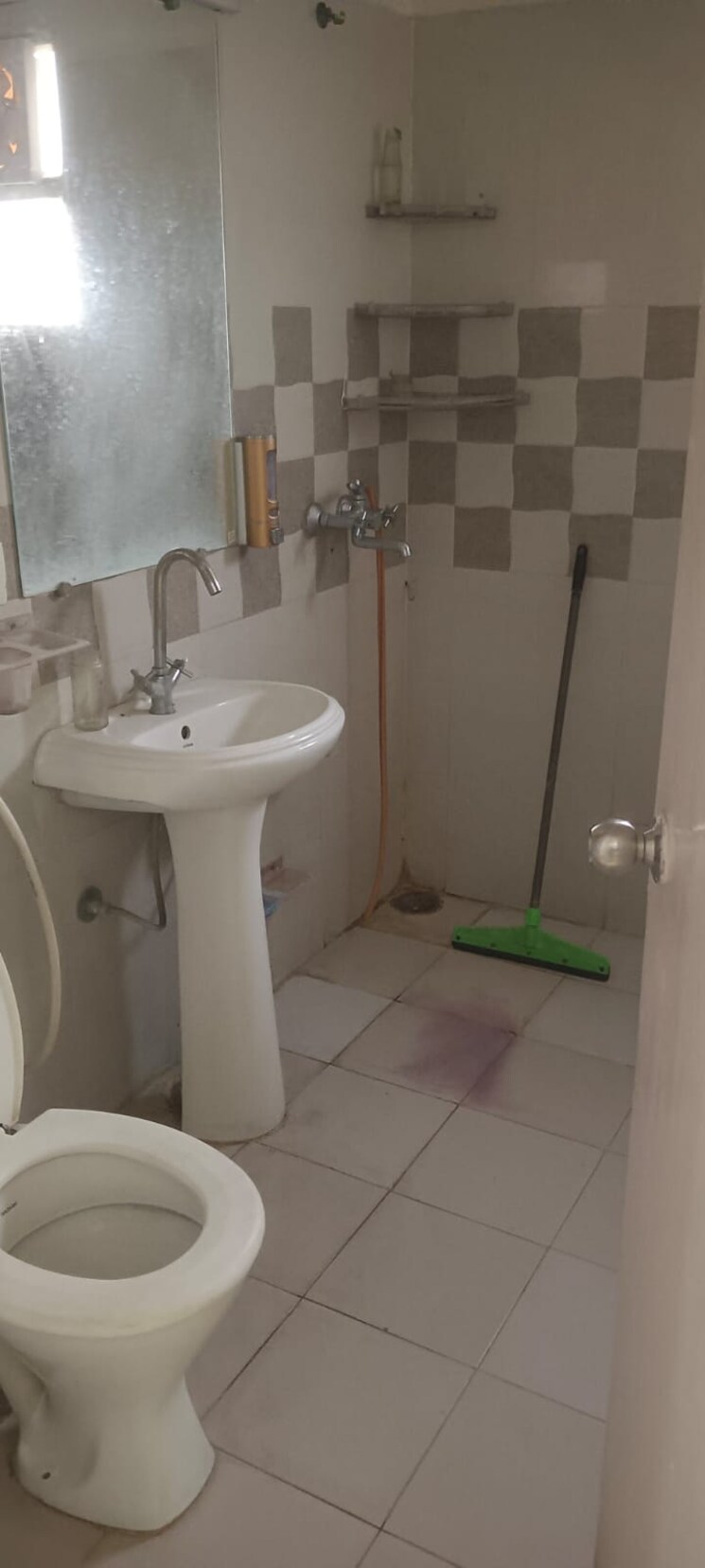 Bathroom, gaur-atulyam 4 Bedroom 1610 Sq.Ft. Apartment In Omicron I Greater Noida Greater Noida 9631076