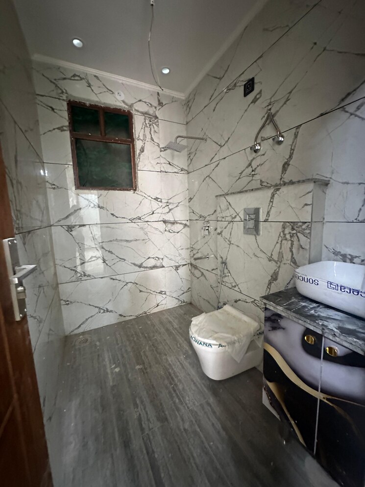 Bathroom, puri-kohinoor 3 Bedroom 1100 Sq.Ft. Builder Floor In Sector 89 Faridabad 9631125