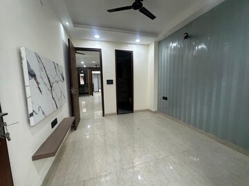 Room in 3 BHK Builder Floor at Puri Kohinoor, Sector 89 – for Sale