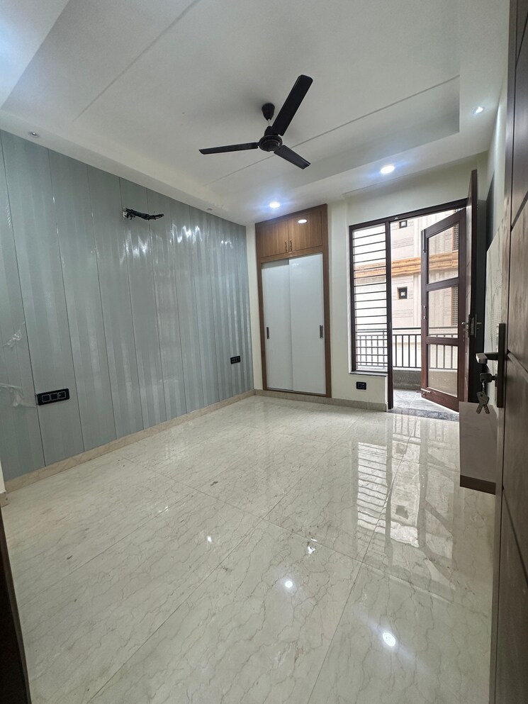 Room, puri-kohinoor 3 Bedroom 1100 Sq.Ft. Builder Floor In Sector 89 Faridabad 9631125