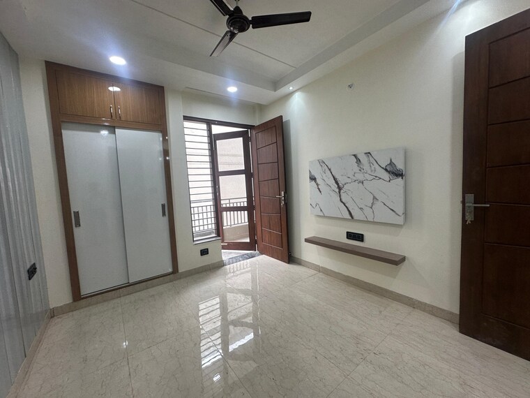 Room, puri-kohinoor 3 Bedroom 1100 Sq.Ft. Builder Floor In Sector 89 Faridabad 9631125
