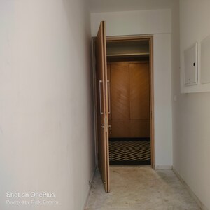 Room in 3 BHK Apartment at Lodha Bel Air, Jogeshwari West – for Rent