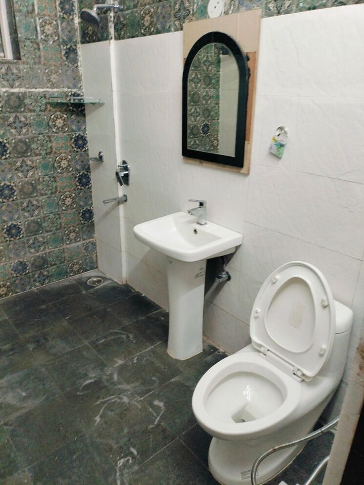 Bathroom, aman vihar 2 Bedroom 1800 Sq.Ft. Builder Floor In Aman Vihar Dehradun 9631165