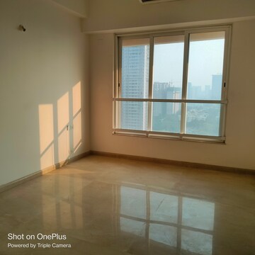 Room in 2 BHK Apartment at Kalpataru Radiance, Goregaon West – for Rent