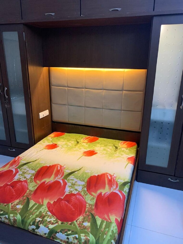 Bedroom, bandra west 1 Bedroom 500 Sq.Ft. Apartment In Bandra West Mumbai 9631075