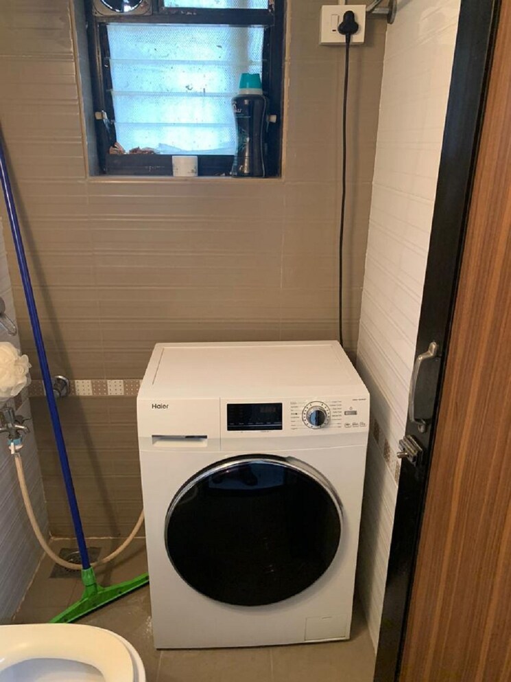 Bathroom, bandra west 1 Bedroom 500 Sq.Ft. Apartment In Bandra West Mumbai 9631075