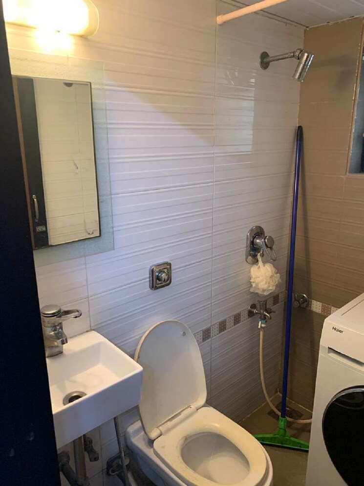 Bathroom, bandra west 1 Bedroom 500 Sq.Ft. Apartment In Bandra West Mumbai 9631075