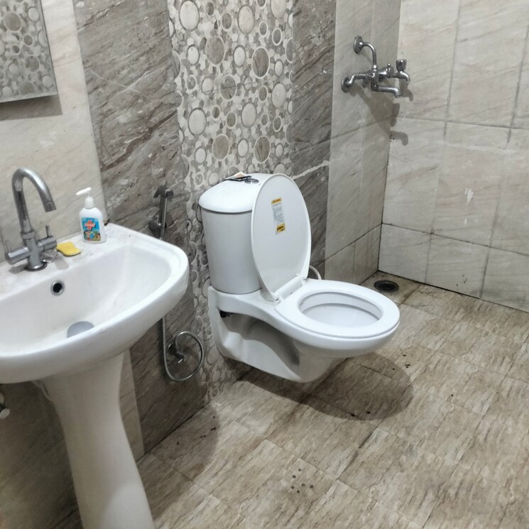 Bathroom, kirsali gaon 1 Bedroom 700 Sq.Ft. Builder Floor In Kirsali Gaon Dehradun 9631174