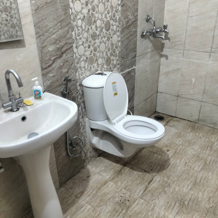 Bathroom, kirsali gaon 1 Bedroom 700 Sq.Ft. Builder Floor In Kirsali Gaon Dehradun 9631174