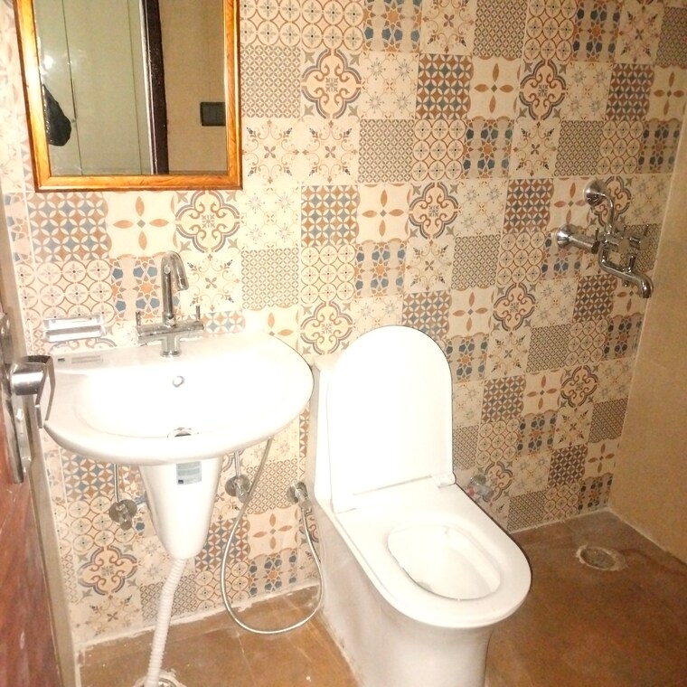 Bathroom, aman vihar 2 Bedroom 1300 Sq.Ft. Builder Floor In Aman Vihar Dehradun 9631198