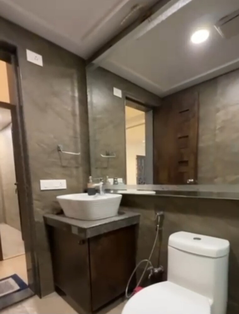 Attached Bathroom, hiranandani-meadows 3 Bedroom 1345 Sq.Ft. Apartment In Manpada Thane 9631235