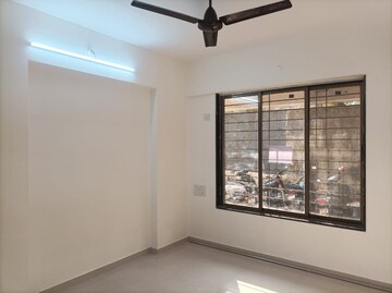 Room in 2 BHK Apartment at Kurla East – for Rent