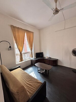 Team Area in 1 BHK Apartment at Bandra West – for Rent