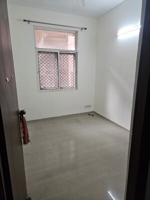 Room in 2.5 BHK Apartment at Ajnara Homes, Sector 16b Greater Noida – for Rent