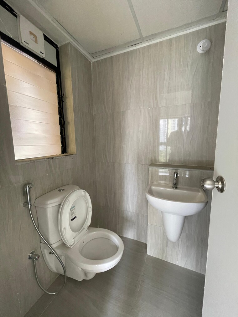 Bathroom, runwal-gardens-phase-i 1.5 Bedroom 535 Sq.Ft. Apartment In Dombivli East Thane 9631247