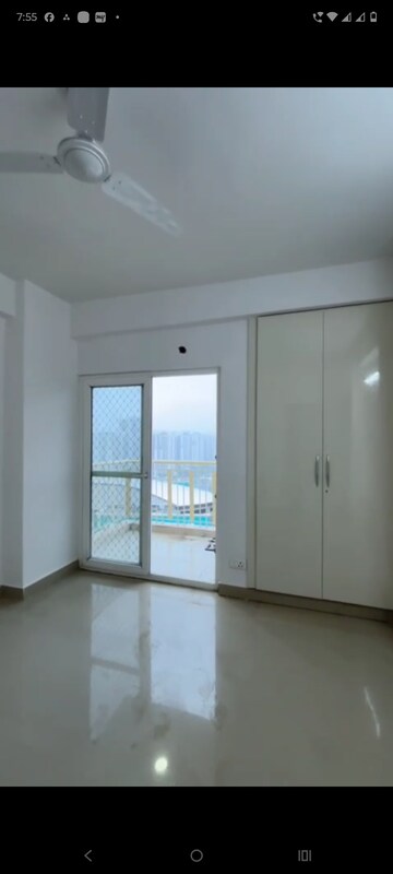 Room in 2.5 BHK Apartment at Anthem French Apartment, Sector 16b Greater Noida – for Rent