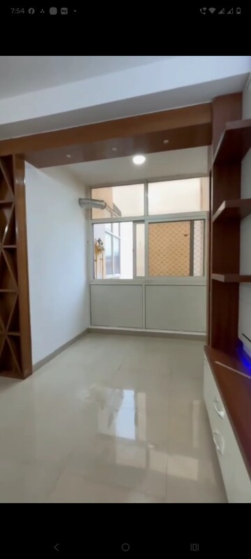 Room in 2.5 BHK Apartment at Anthem French Apartment, Sector 16b Greater Noida – for Rent