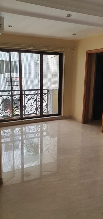 Room in 3 BHK Apartment at Ekta Heritage Apartment, Khar West – for Sale