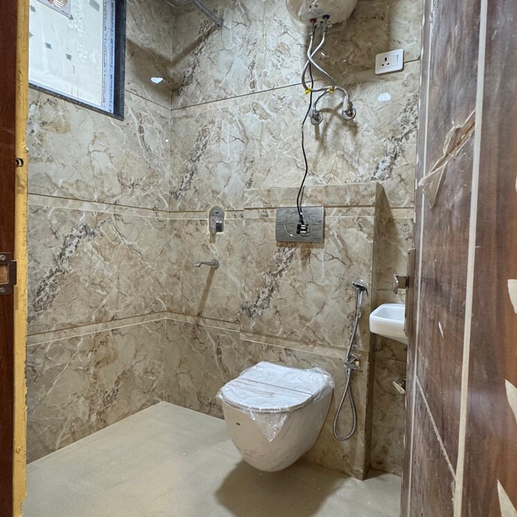 Bathroom, chattarpur 3 Bedroom 1300 Sq.Ft. Builder Floor In Chattarpur Delhi 9631301