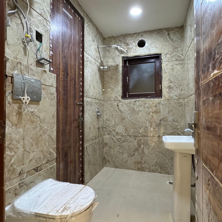 Bathroom, chattarpur 3 Bedroom 1300 Sq.Ft. Builder Floor In Chattarpur Delhi 9631301