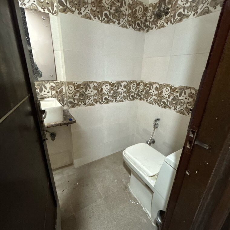 Bathroom, kotla mubarakpur 2 Bedroom 800 Sq.Ft. Builder Floor In Kotla Mubarakpur Delhi 9631308