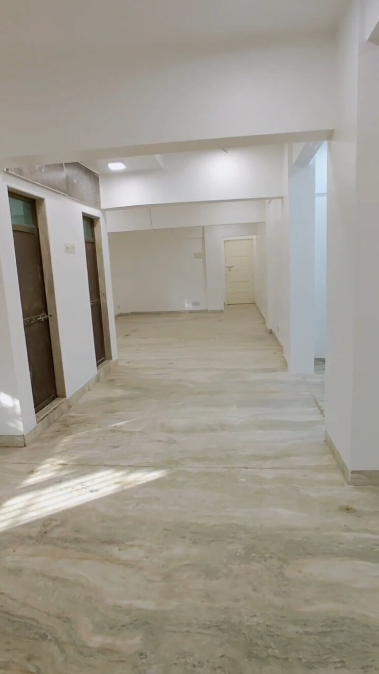 Room, santacruz west Commercial Office Space 900 Sq.Ft. In Santacruz West Mumbai 9631313