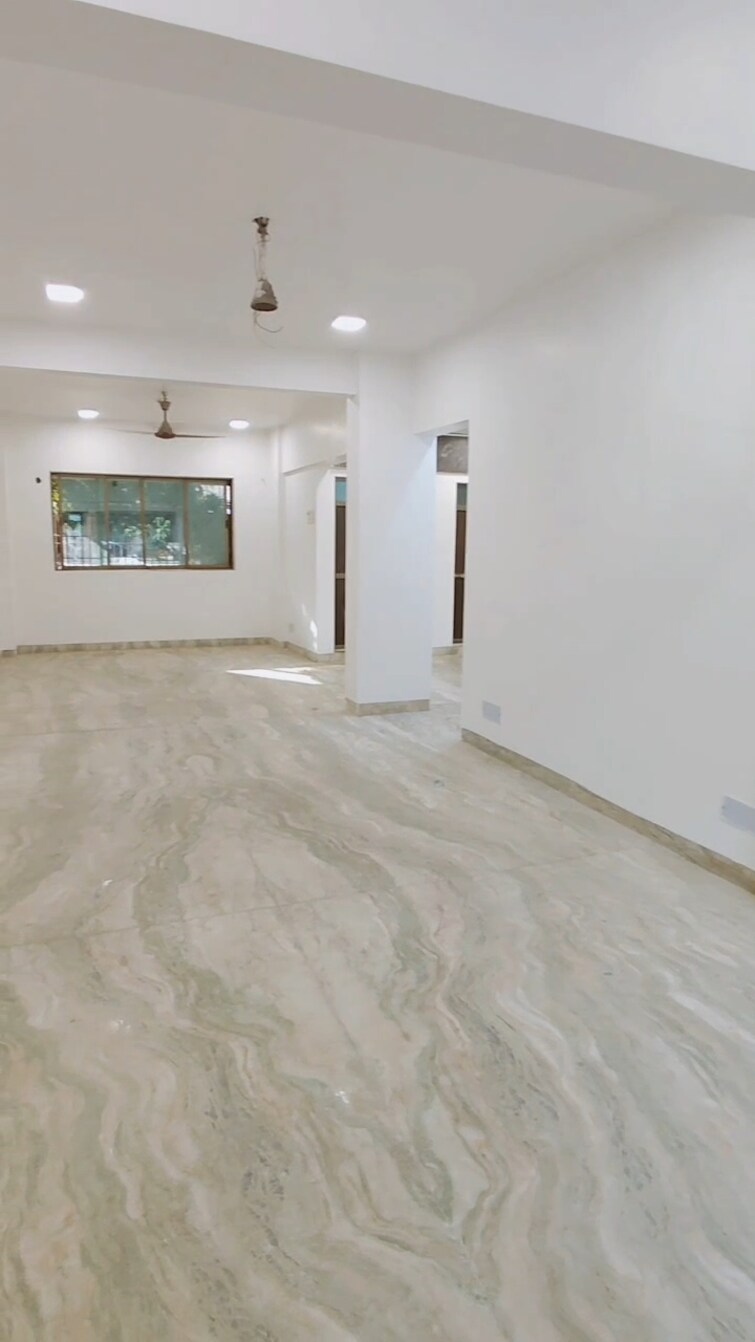 Room, santacruz west Commercial Office Space 900 Sq.Ft. In Santacruz West Mumbai 9631313