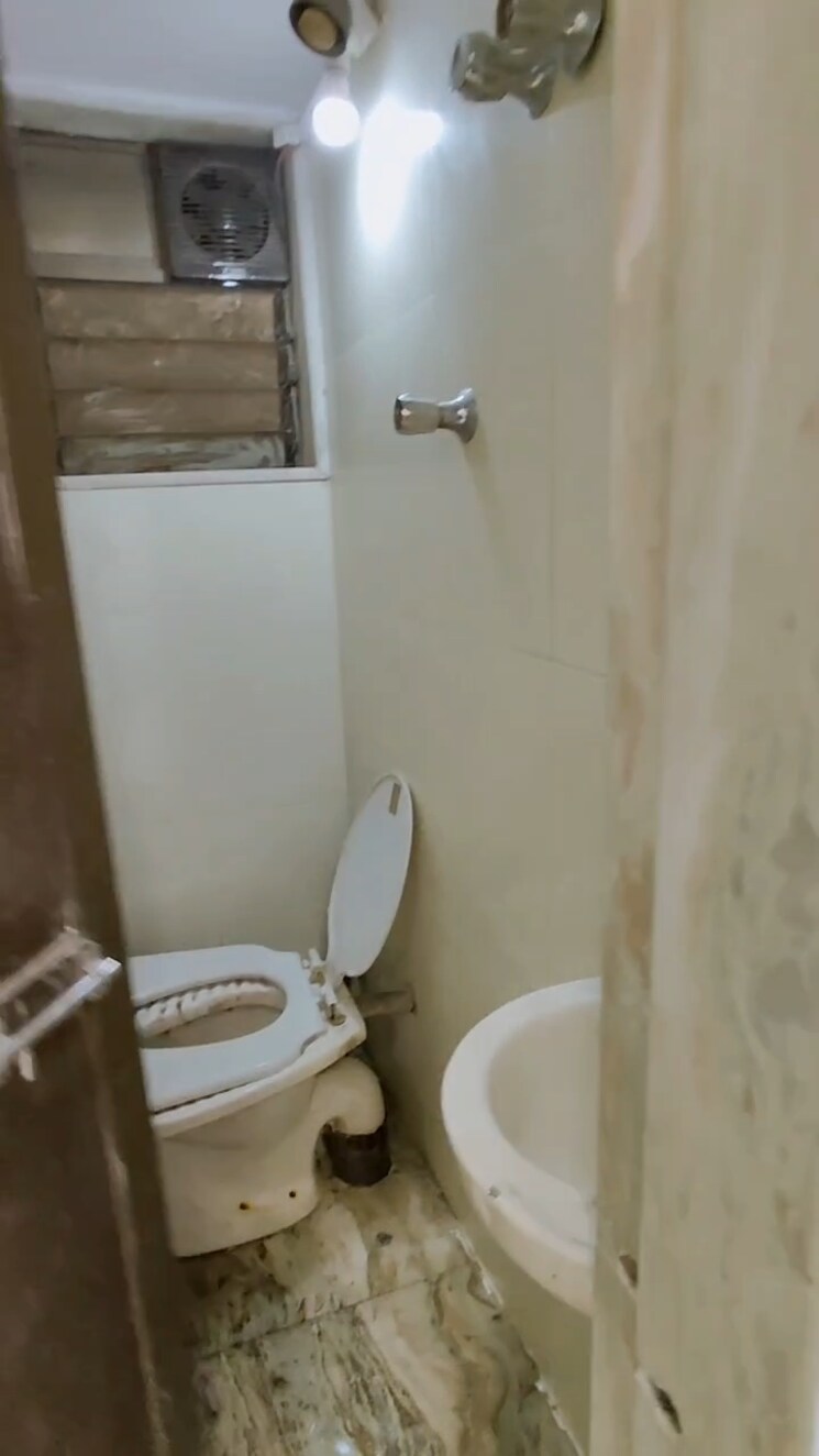 Bathroom, santacruz west Commercial Office Space 900 Sq.Ft. In Santacruz West Mumbai 9631313
