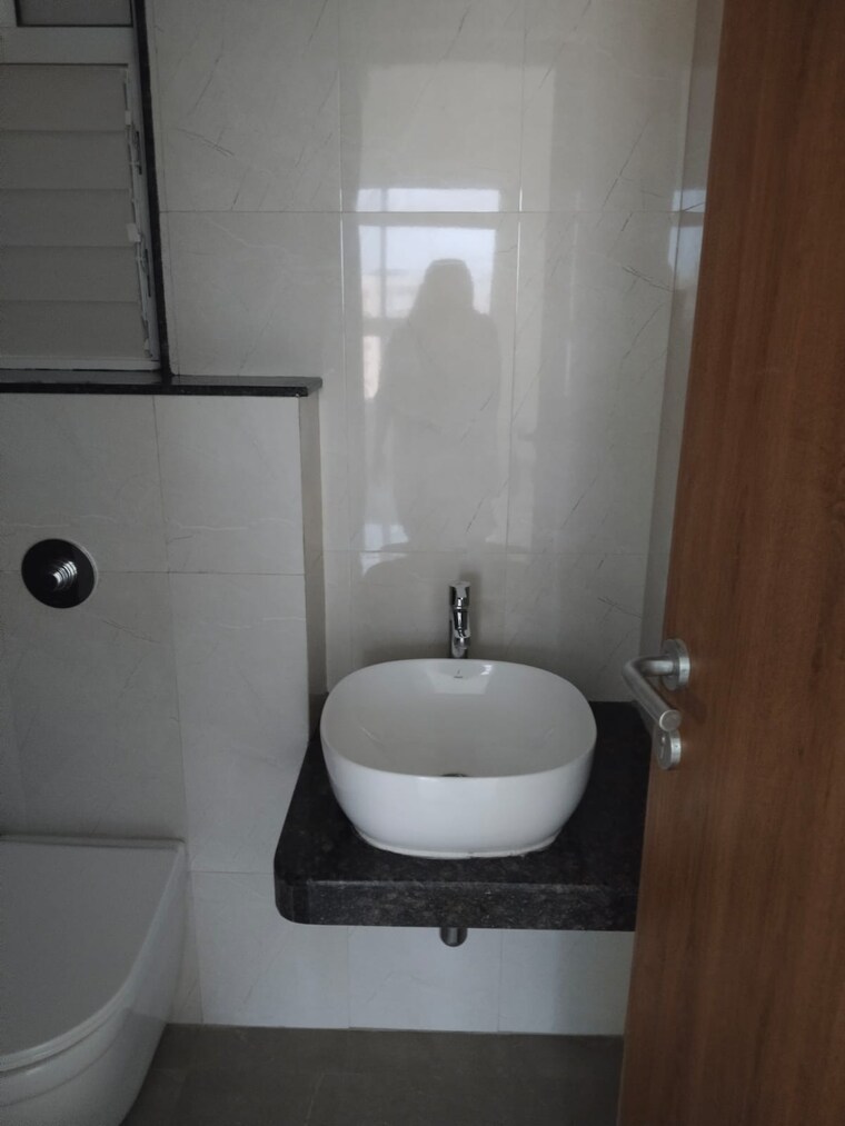 Bathroom, k-raheja-sterling 1 Bedroom 650 Sq.Ft. Apartment In Mohammadwadi Pune 9631335