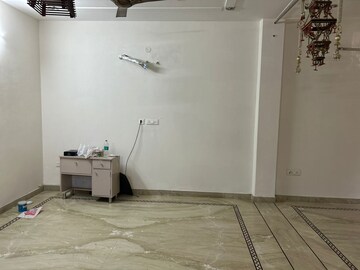 Room in 3 BHK Builder Floor at Sector 49 – for Rent