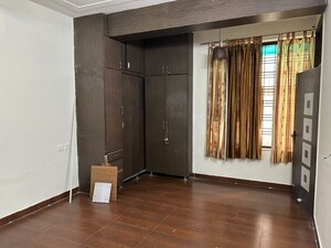 Room in 3 BHK Builder Floor at Sector 49 – for Rent