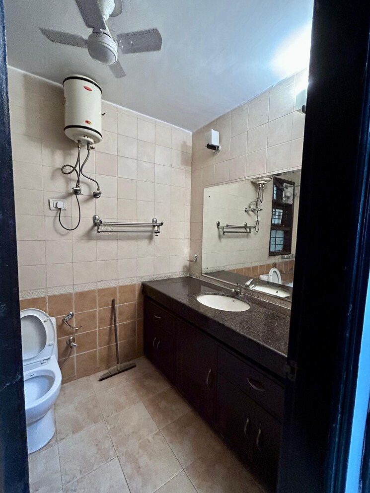 Attached Bathroom, sector 49 3 Bedroom 1600 Sq.Ft. Builder Floor In Sector 49 Gurgaon 9631353