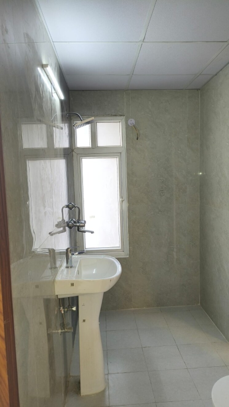 Bathroom, victoryone-amara 2 Bedroom 1210 Sq.Ft. Apartment In Sector 16 Greater Noida Greater Noida 9631381