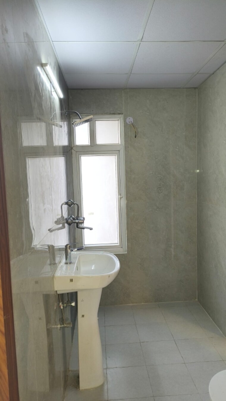 Bathroom, victoryone-amara 2 Bedroom 1210 Sq.Ft. Apartment In Sector 16 Greater Noida Greater Noida 9631381