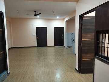 Room in 4 BHK Independent House at RWA Apartments Sector 71, Sector 71 – for Rent