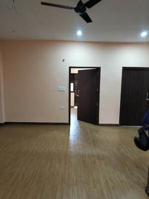 Room in 4 BHK Independent House at RWA Apartments Sector 71, Sector 71 – for Rent
