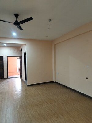 Room in 4 BHK Independent House at RWA Apartments Sector 71, Sector 71 – for Rent