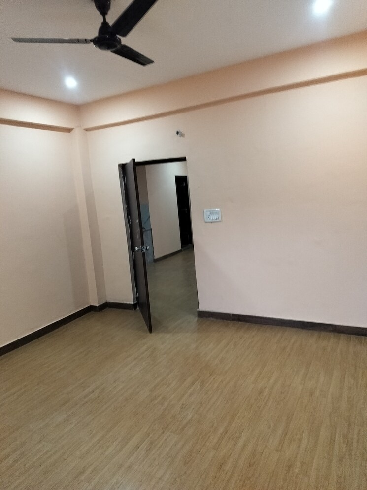 Room, rwa-apartments-sector-71 4 Bedroom 1850 Sq.Ft. Independent House In Sector 71 Noida 9631397