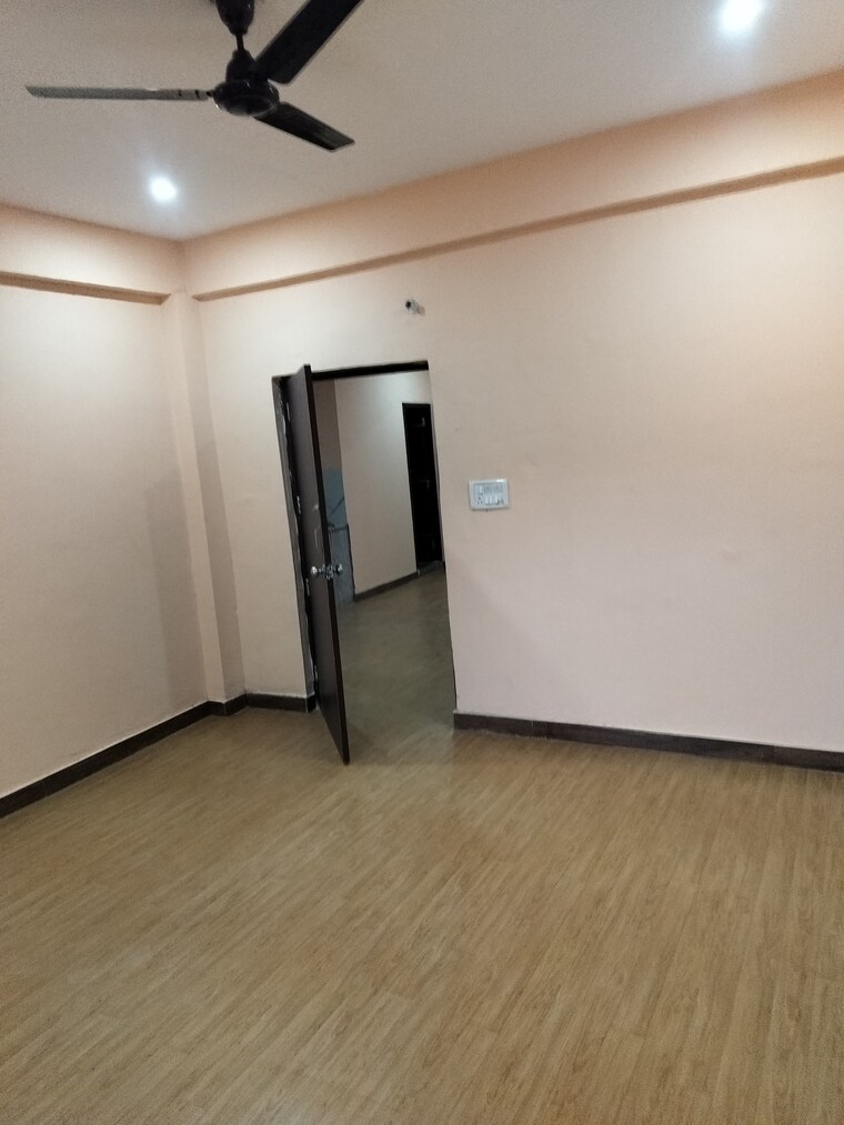 Room, rwa-apartments-sector-71 4 Bedroom 1850 Sq.Ft. Independent House In Sector 71 Noida 9631397