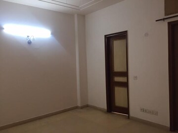 Room in 3 BHK Builder Floor at Green Park – for Rent
