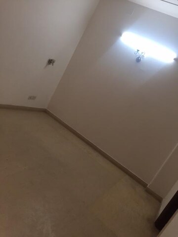 Room in 3 BHK Builder Floor at Green Park – for Rent