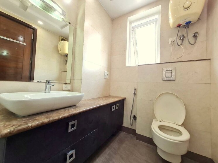 Bathroom, freedom fighters enclave 4 Bedroom 2100 Sq.Ft. Apartment In Freedom Fighters Enclave Delhi 9631417
