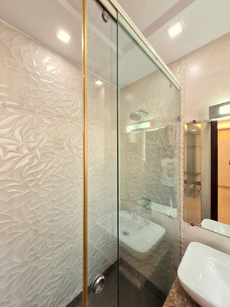 Bathroom, freedom fighters enclave 4 Bedroom 2100 Sq.Ft. Apartment In Freedom Fighters Enclave Delhi 9631417