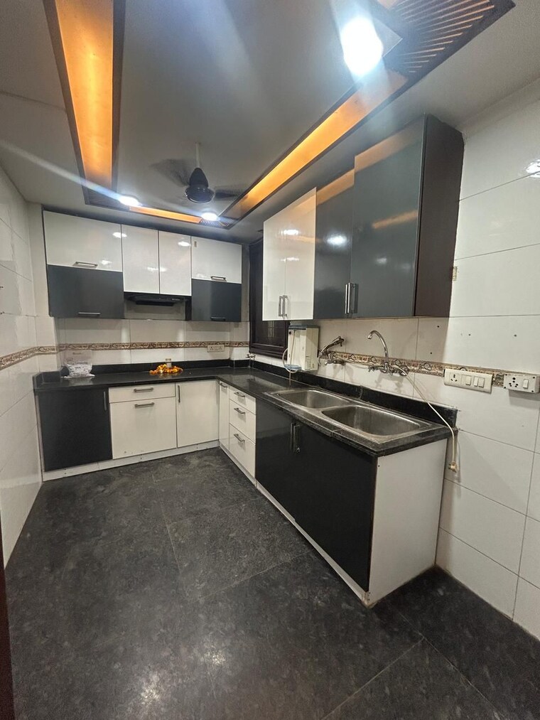 Kitchen, safdarjung enclave 3 Bedroom 200 Sq.Yd. Builder Floor In Safdarjung Enclave Delhi 9631415