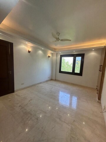 Room in 3 BHK Builder Floor at Safdarjung Enclave – for Rent