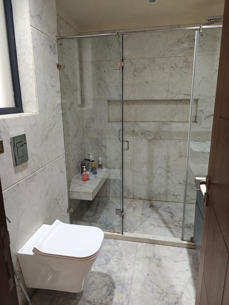 Bathroom, malviya nagar 3 Bedroom 200 Sq.Yd. Builder Floor In Malviya Nagar Delhi 9631440