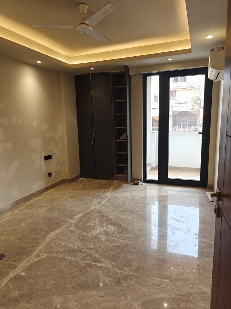 Room, malviya nagar 3 Bedroom 200 Sq.Yd. Builder Floor In Malviya Nagar Delhi 9631440