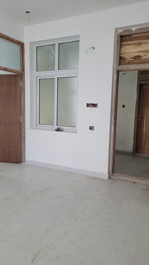 Room in 3 BHK Apartment at Goldwins – for Sale