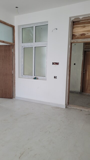 Room in 3 BHK Apartment at Goldwins – for Sale